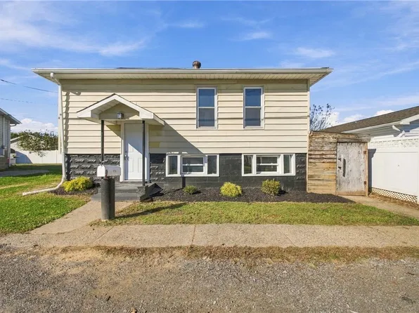812 Clement Ave #1/2, Belpre, OH 45714