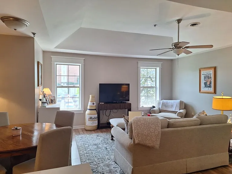 1636 Queen Anne Way — Photo 5