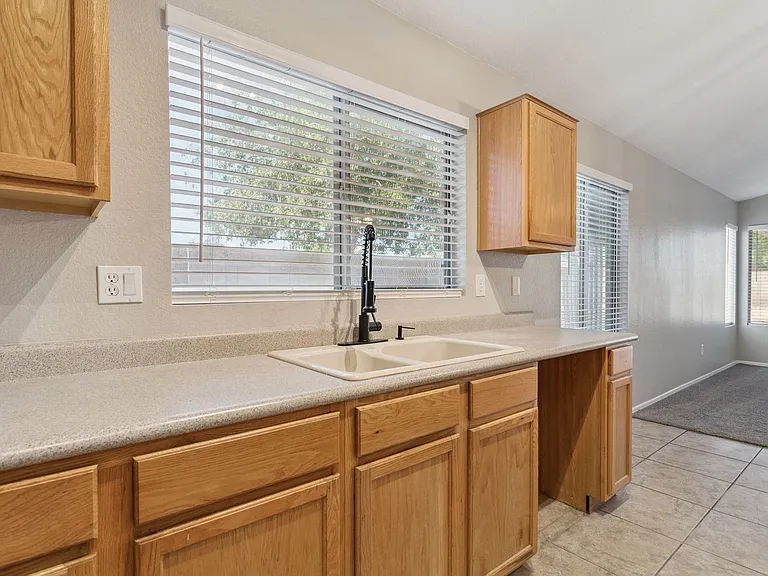 1556 N Rockwell Ct — Photo 10