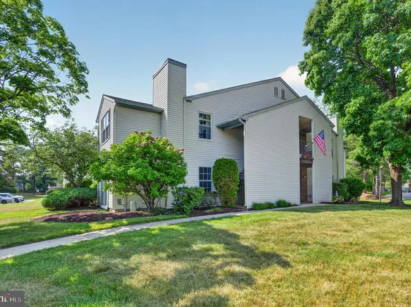 10 Village Ct, Mount Laurel, NJ 08054