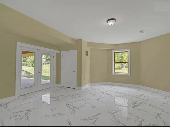 1024 Seneca Rd, Great Falls, VA 22066