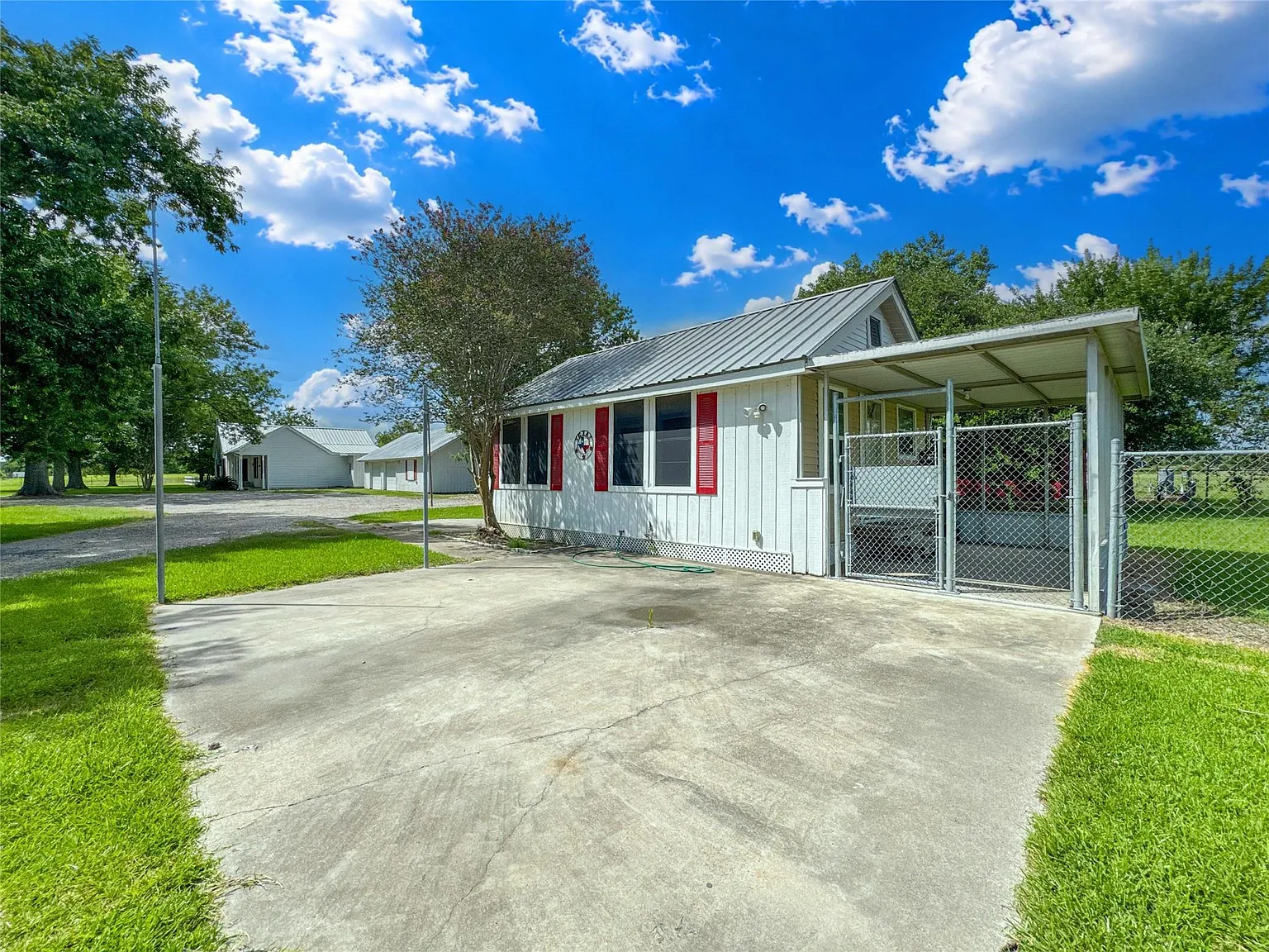 4 bed, 2.0 bath, 2156 sqft, $10,000 — Photo 4