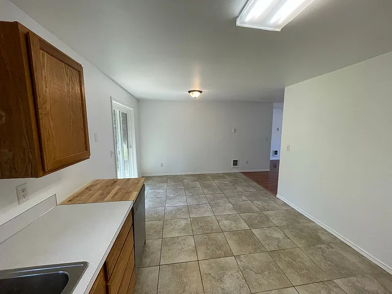 2415 Forest Park Ln — Photo 10