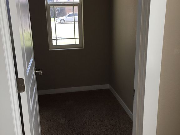 3rd image of 1547 Crab Apple Cir