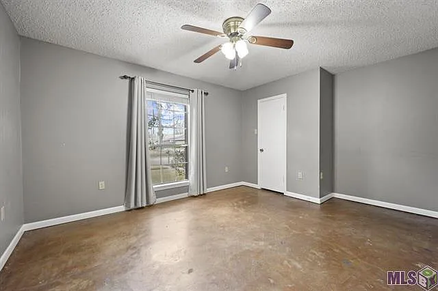1034 Leycester Dr — Photo 10