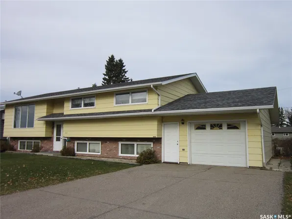 210 1st Street N, Wakaw, SK S0K 4P0