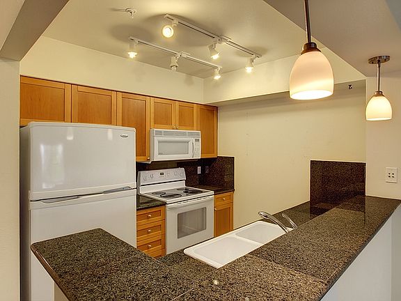 5th image of 1545 NW 57th St Unit 319