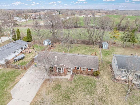 600 Masters Ln, Green Bay, WI 54311