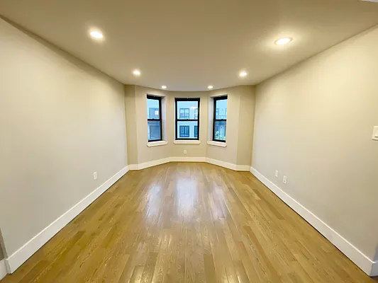 Rented by Nooklyn NYC LLC | media 25