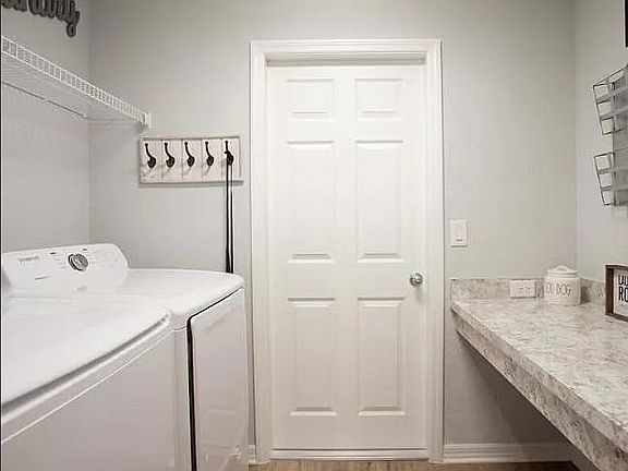 3rd image of 509 Pentas Ln
