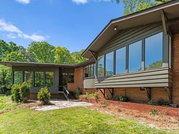916 E Park Dr, Lincolnton, NC 28092