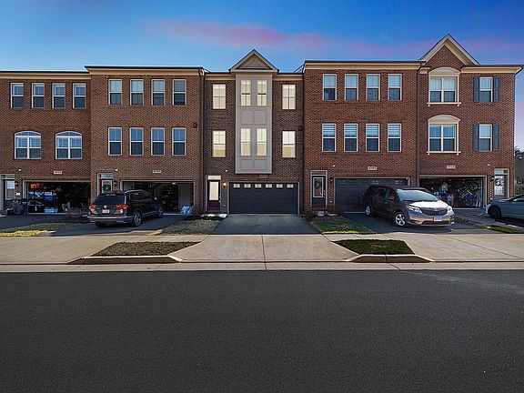 3rd image of 6759 Pinchot Ln