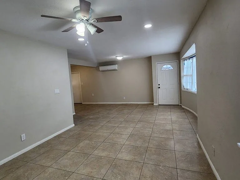 3975 Eileen St — Photo 28