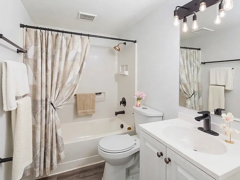 Jasmine Springs | Bathroom