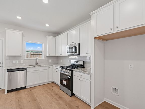 Sample floor plan image for illustration upgrades, options, and colors may vary.