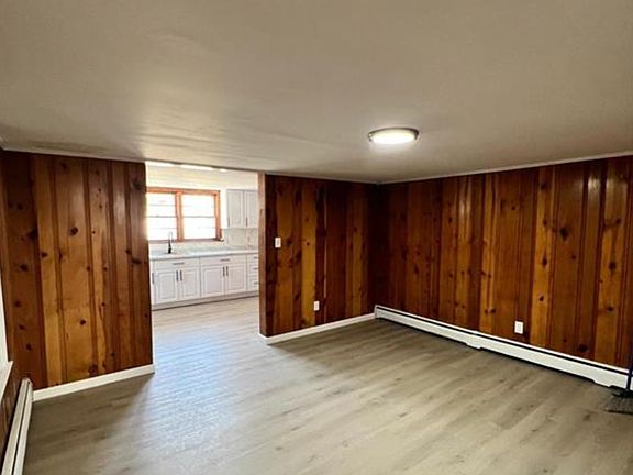4th image of 141 W Main St