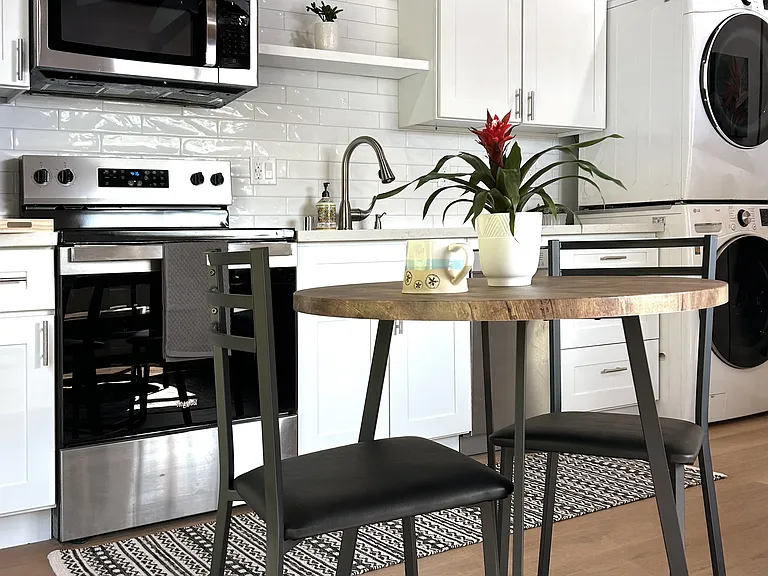 4548 Poe Ave #B — Photo 4