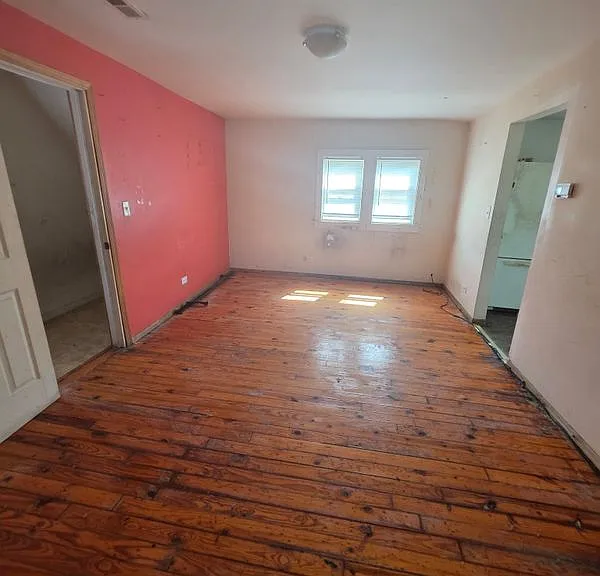 1947 W Marquette Rd #3 — Photo 4