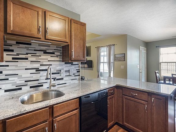 4th image of 274 Villa Ln