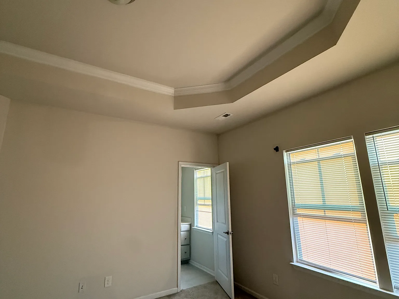 3 bed, 2.5 bath, 1741 sqft, $2,450 — Photo 2