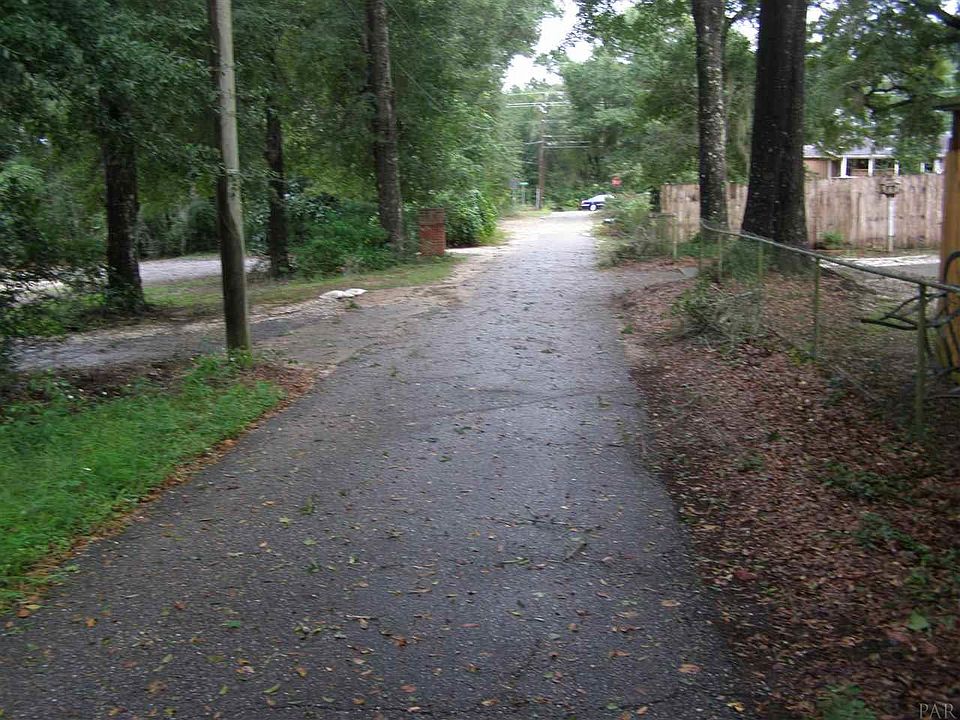 2nd image of 4512 Hayes Rd
