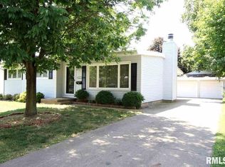 4217 N Wycliffe Rd, Peoria, IL 61614