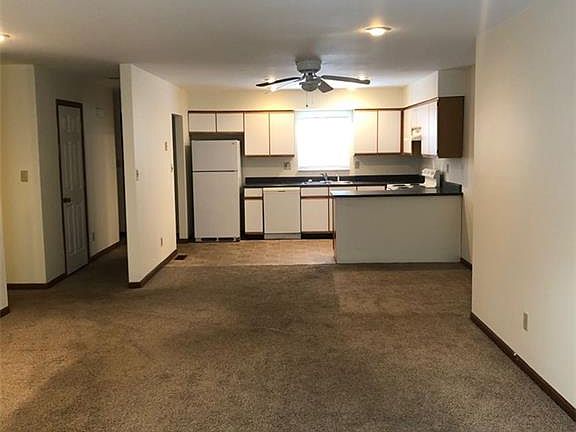 4th image of 422 Sycamore Dr #424