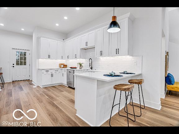 5th image of 1655 Fox Hill Dr