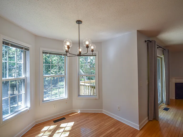 190 Winchester Rd — Photo 10