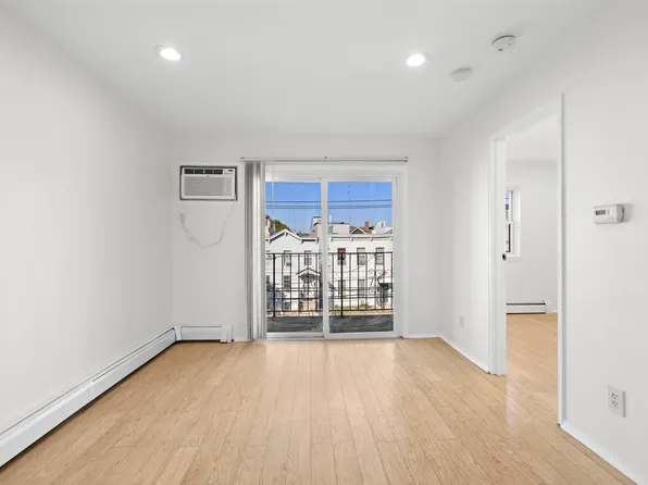 95a Ferry Street image 9 of 13