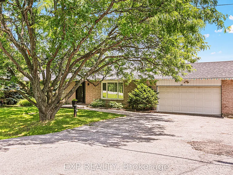 10 Queen Anne Cres — Photo 3