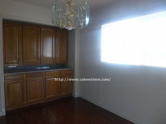 5th image of 1455 Essex Way