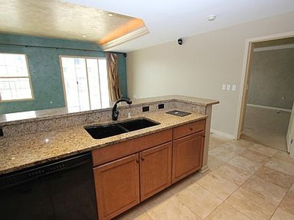 5th image of 925 N Lincoln St APT 14D
