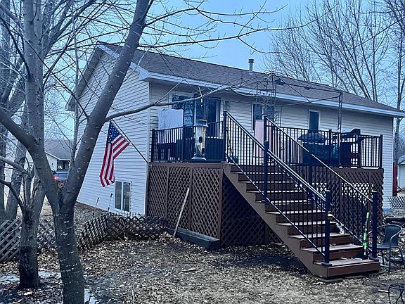 4th image of 318 12th Ave S