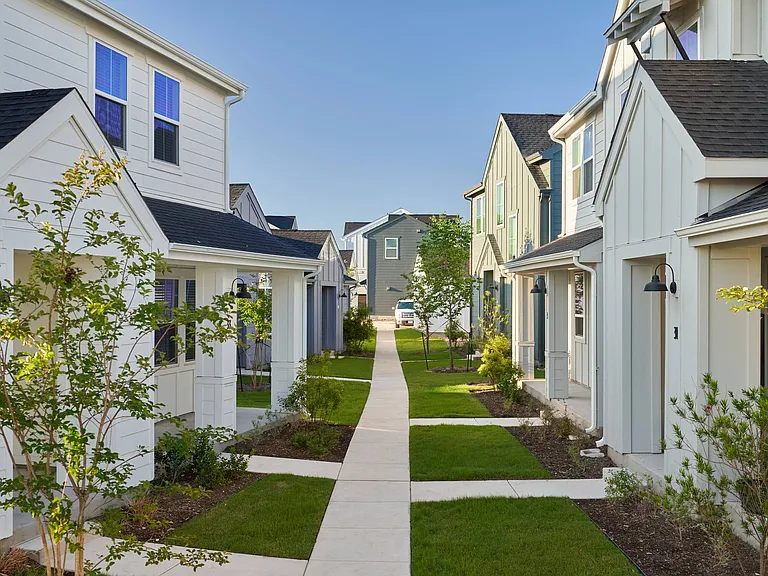 YardHomes Hero Way — Photo 2