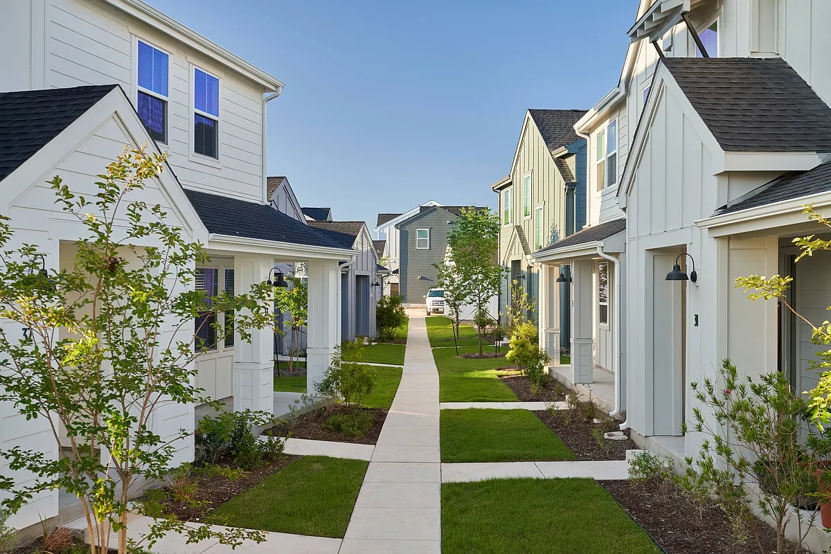 Building Photo - YardHomes Hero Way
