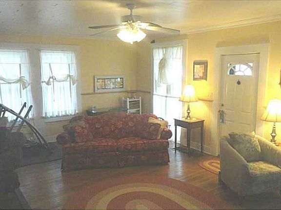 5th image of 202 Henry St