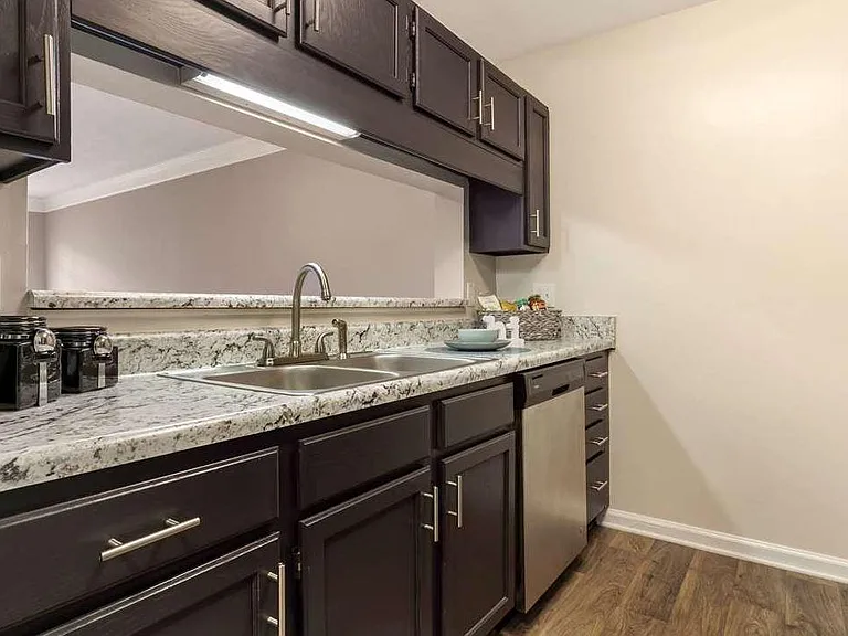 Deep River Pointe Apartments — Photo 31