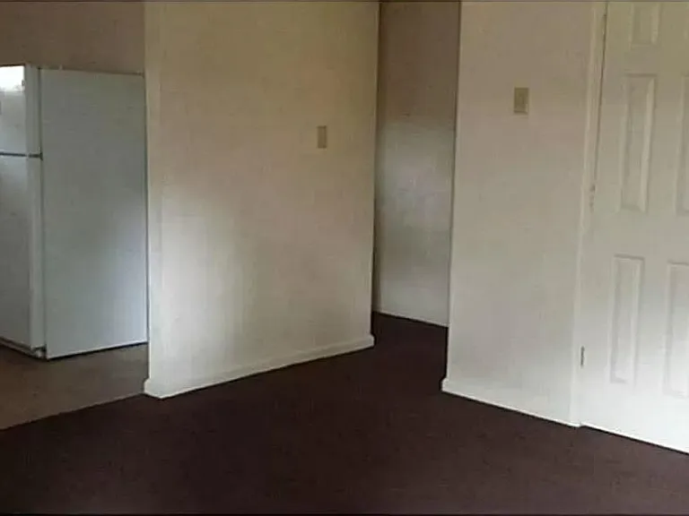 1704 Bourbon Ave #B — Photo 5