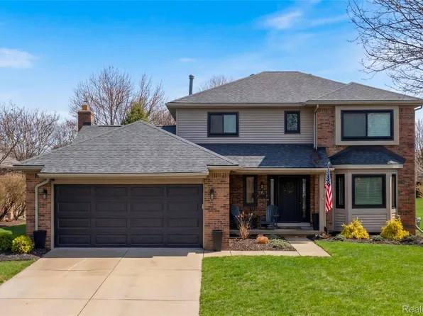 240 Parkland Dr, Rochester Hills, MI 48307