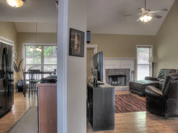 20 Spruce St, White, GA 30184