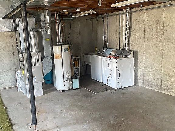 4th image of 3504 Oak Knoll Dr