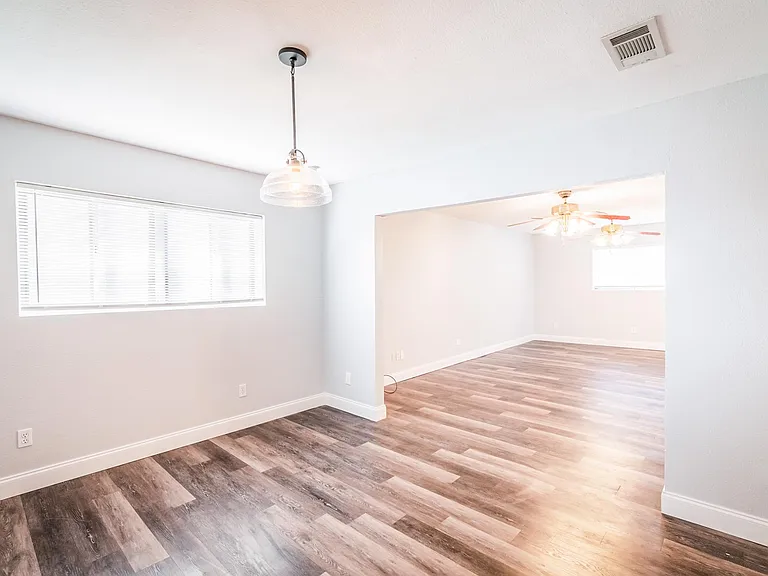 Living room / dining room