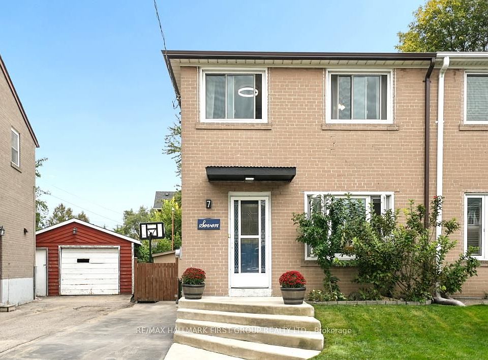 1st image of 7 Ellendale Dr