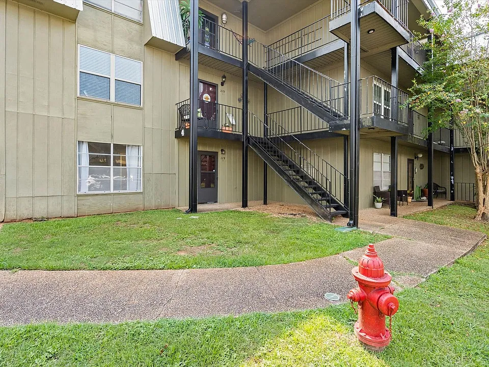 119 Riverbend Dr