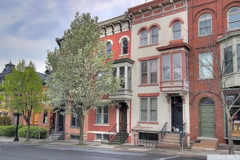 1st image of 422 1/2 Warren St