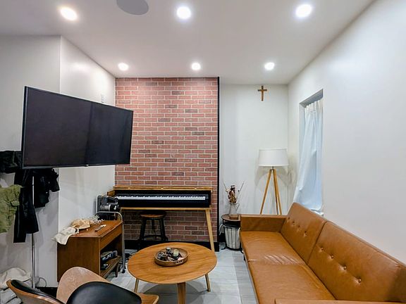 3rd image of 1338 Dekalb Ave #2A