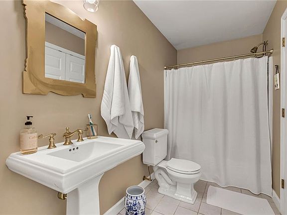 5th image of 44 Fleetwood Cir