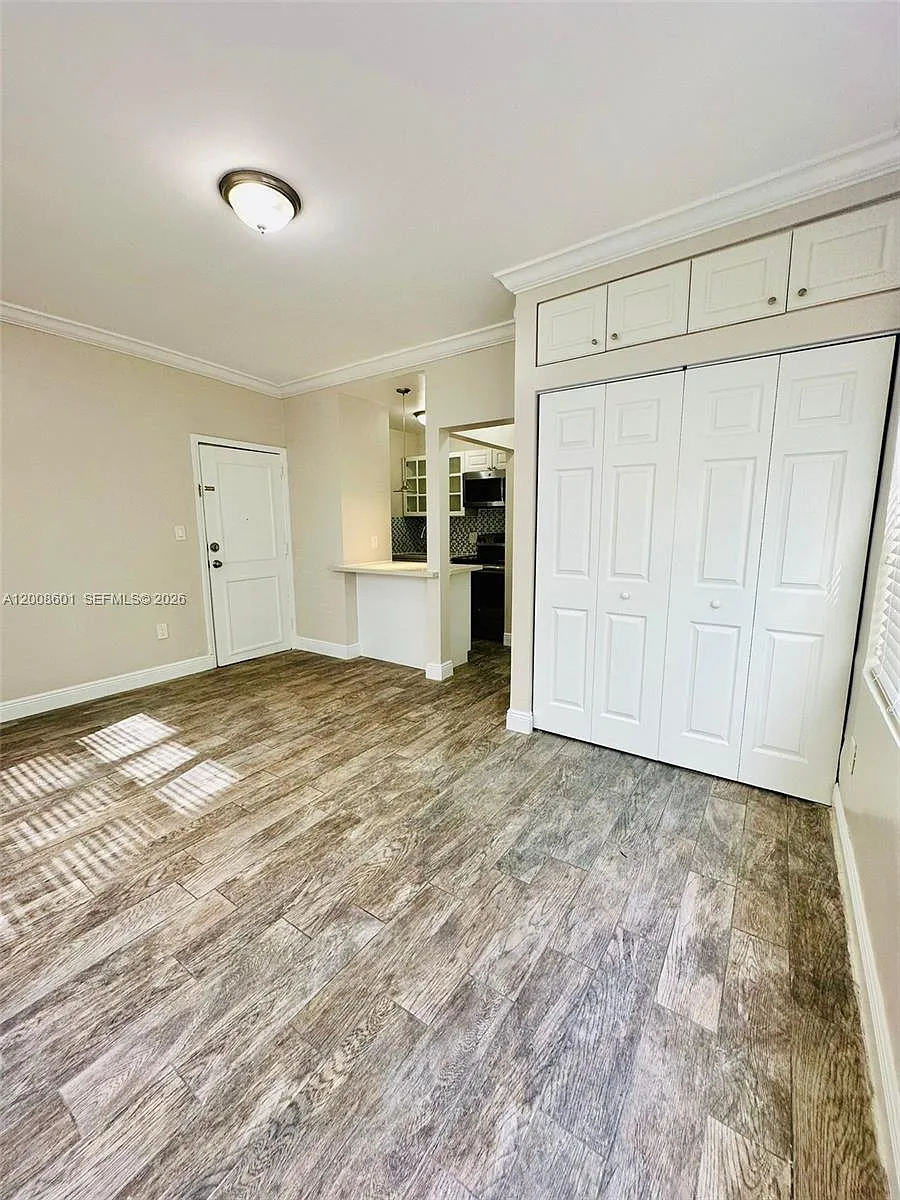 Building Photo - 119 Menores Ave #5