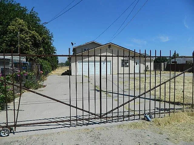3460 N Station Ave photo 1